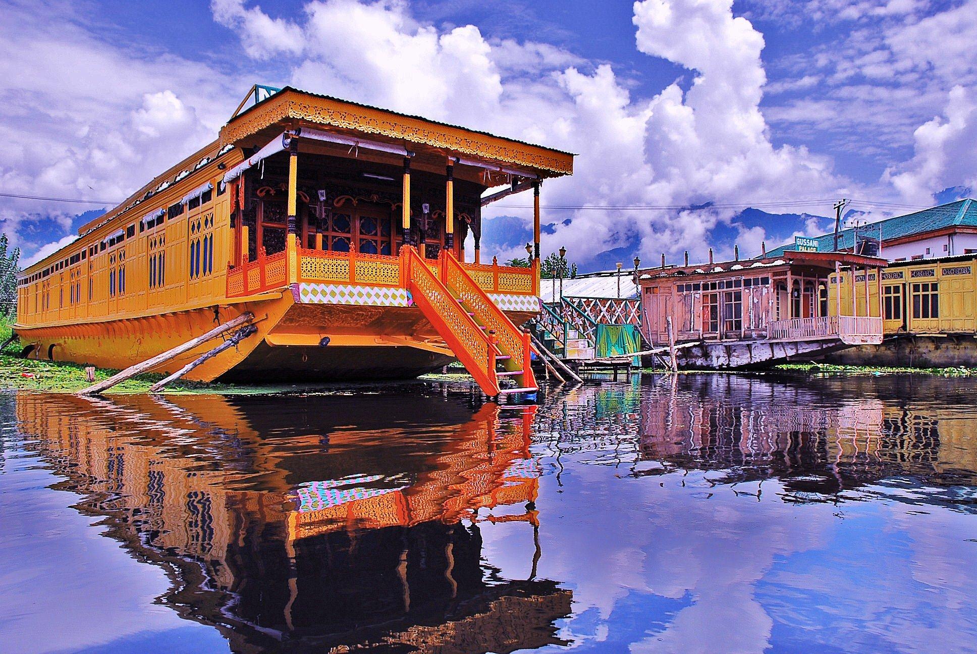 Jammu Kashmir tour packages from Hyderabad, Honeymoon & Family tour packages Operator in Hyd, Best Jammu Kashmir tour packages for couples from Hyd, Tour operators for Kashmir